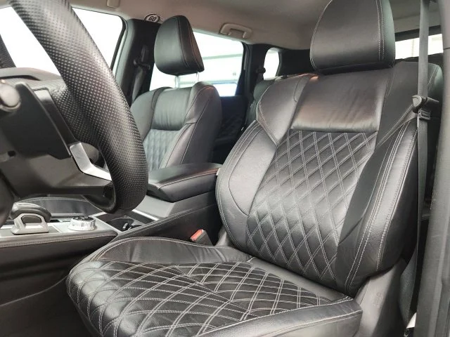 Used 2022  Mitsubishi SEL image 14