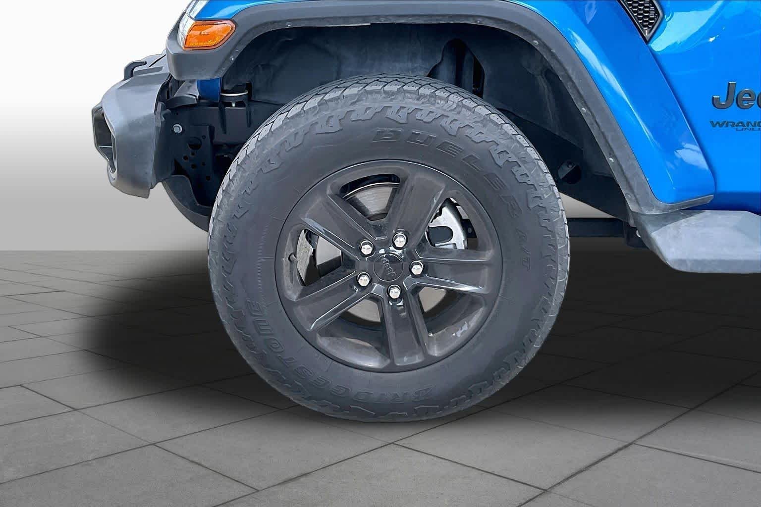 Used 2022 Hydro Blue Pearlcoat Jeep Unlimited Sahara Altitude image 10