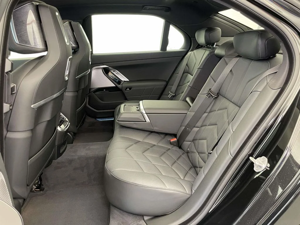 2025 BMW 7 Series 760i - Photo 15