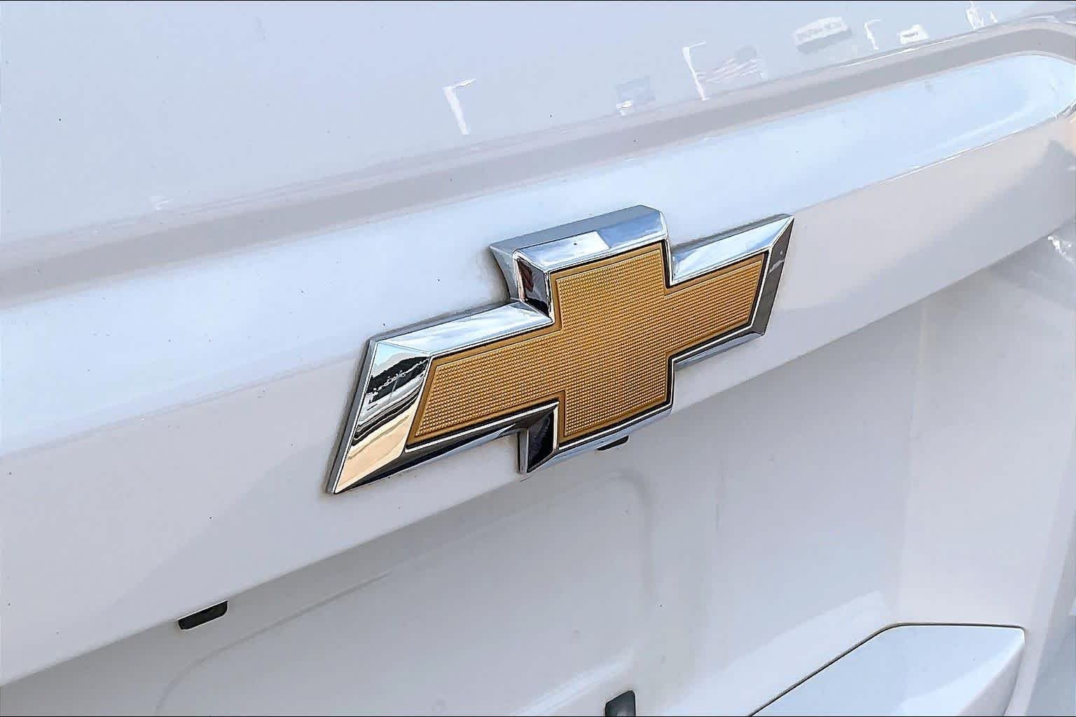Used 2016 Summit White Chevrolet LT image 29