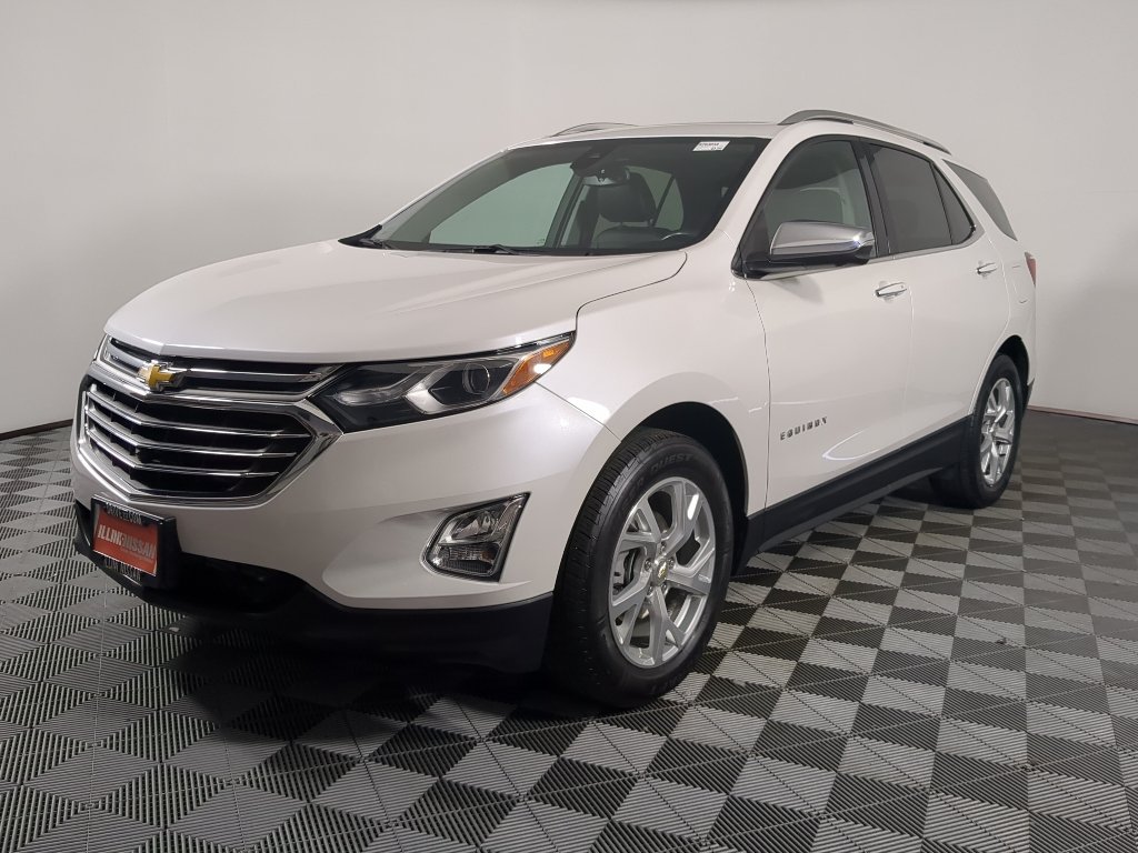 Used 2020 Iridescent Pearl Tricoat Chevrolet Premier image 5