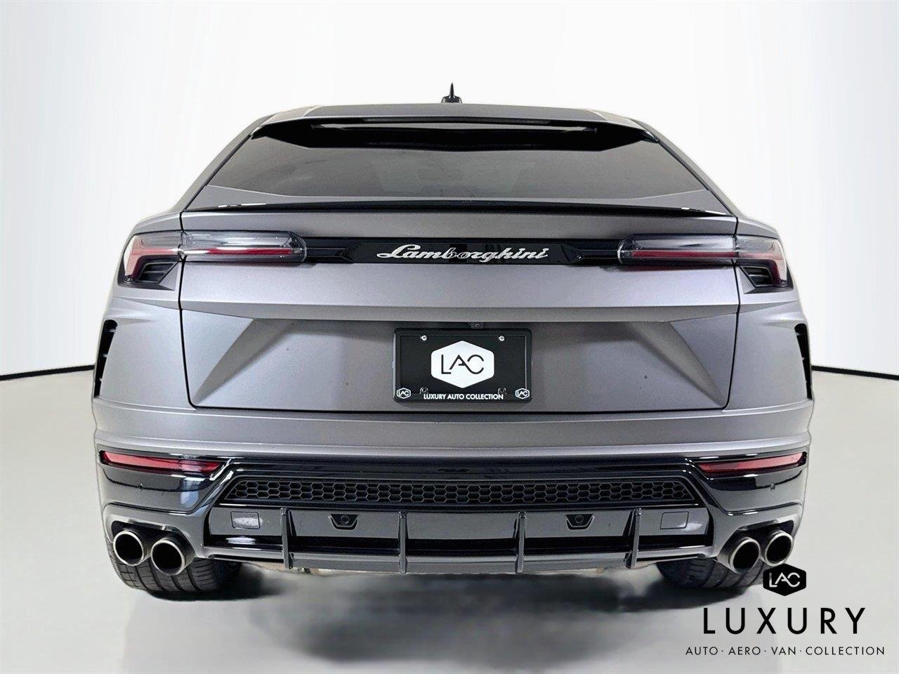Used 2022 Grigio Nimbus Matt/Verde Scandal Lamborghini Graphite Capsule image 7
