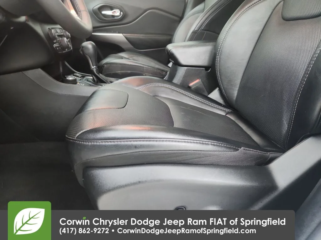 Certified Used 2022 White Jeep Latitude Lux image 19