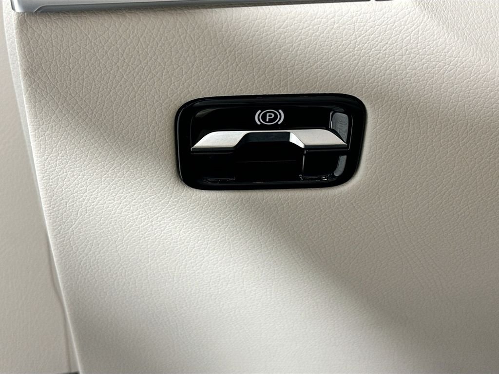 New 2026 White Mercedes-Benz S 500 image 10