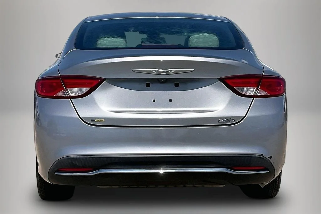 Used 2015 Silver Chrysler Limited image 6