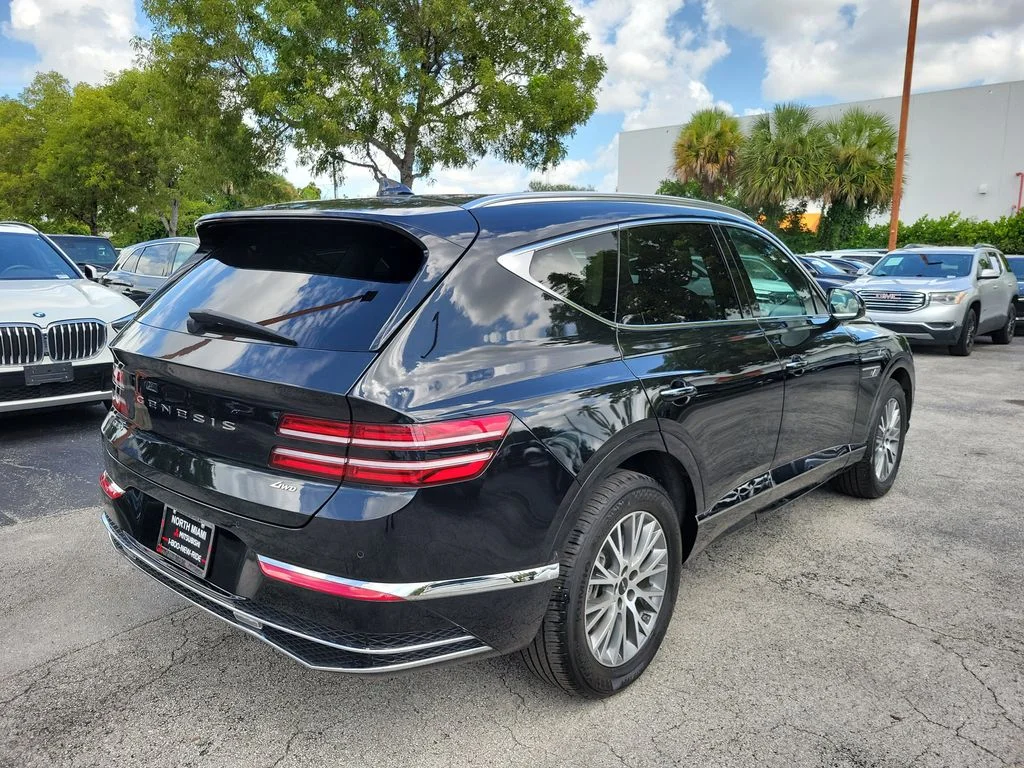 Used 2025 Black Genesis 2.5T image 7