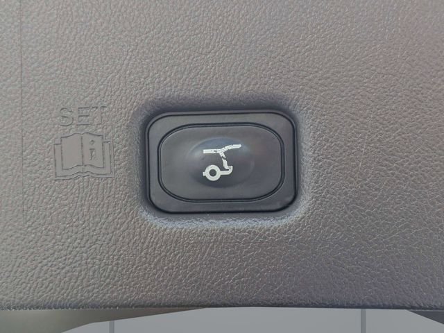 Used 2022 Red Lincoln Standard image 13