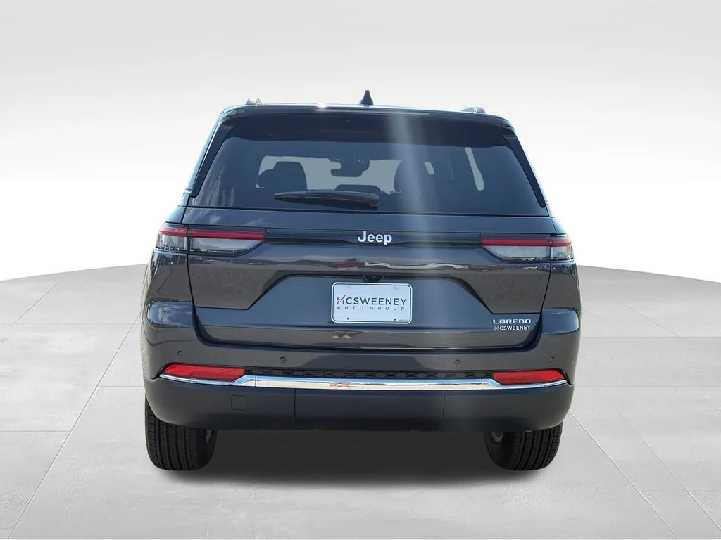 New 2026 Baltic Gray Metallic Clear-Coat Exterior Paint Jeep Laredo image 27