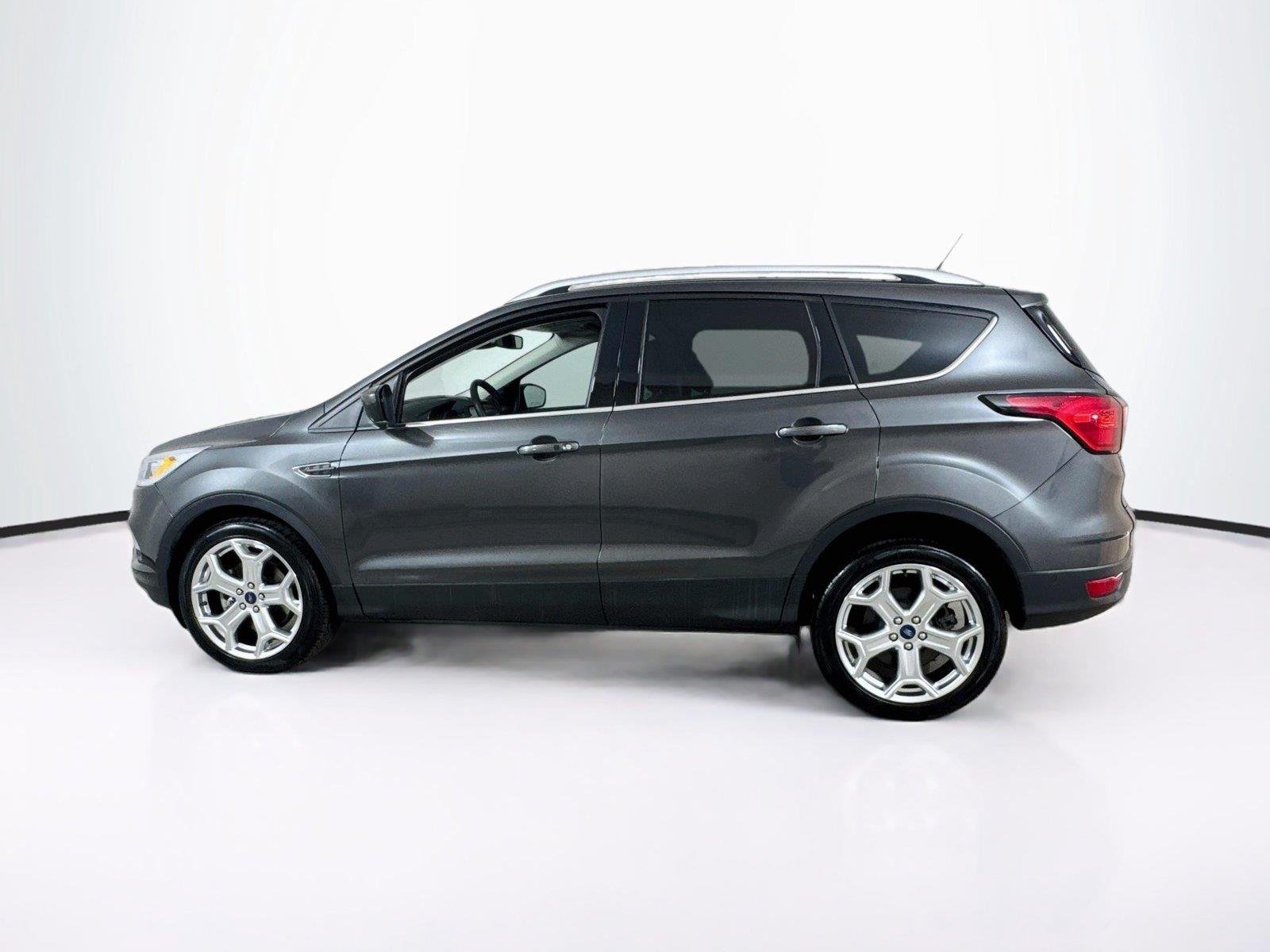 Used 2019 Magnetic Ford Titanium image 3