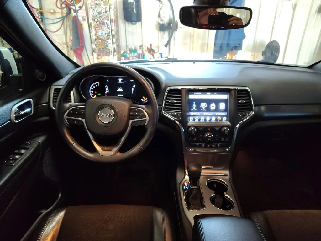 Used 2018 White Jeep Altitude image 18