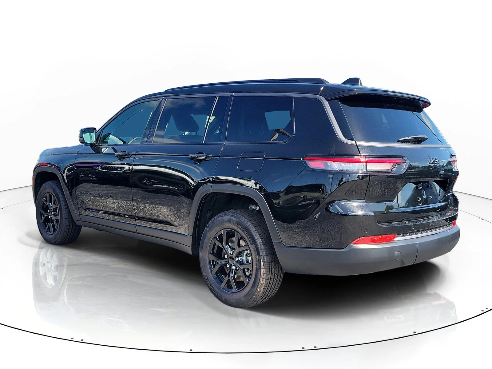 New 2026 Diamond Black Crystal Pearlcoat Jeep Altitude image 3