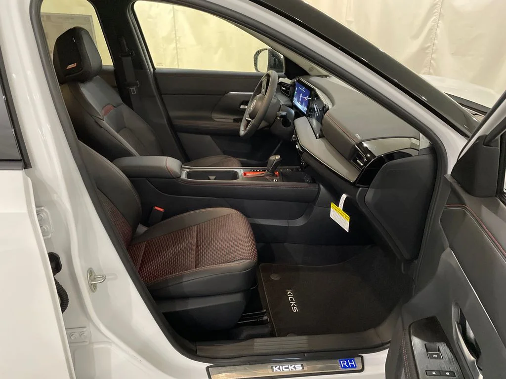 New 2026 Aspen White TriCoat / Super Black Two-tone Nissan SR image 23