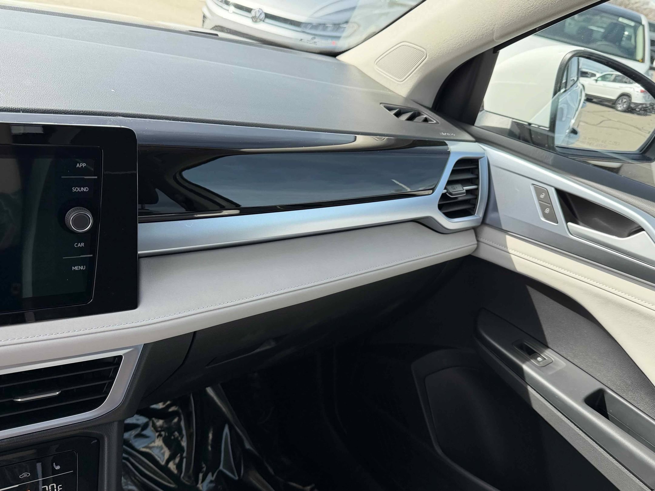 New 2026 Pure White Volkswagen SE image 22
