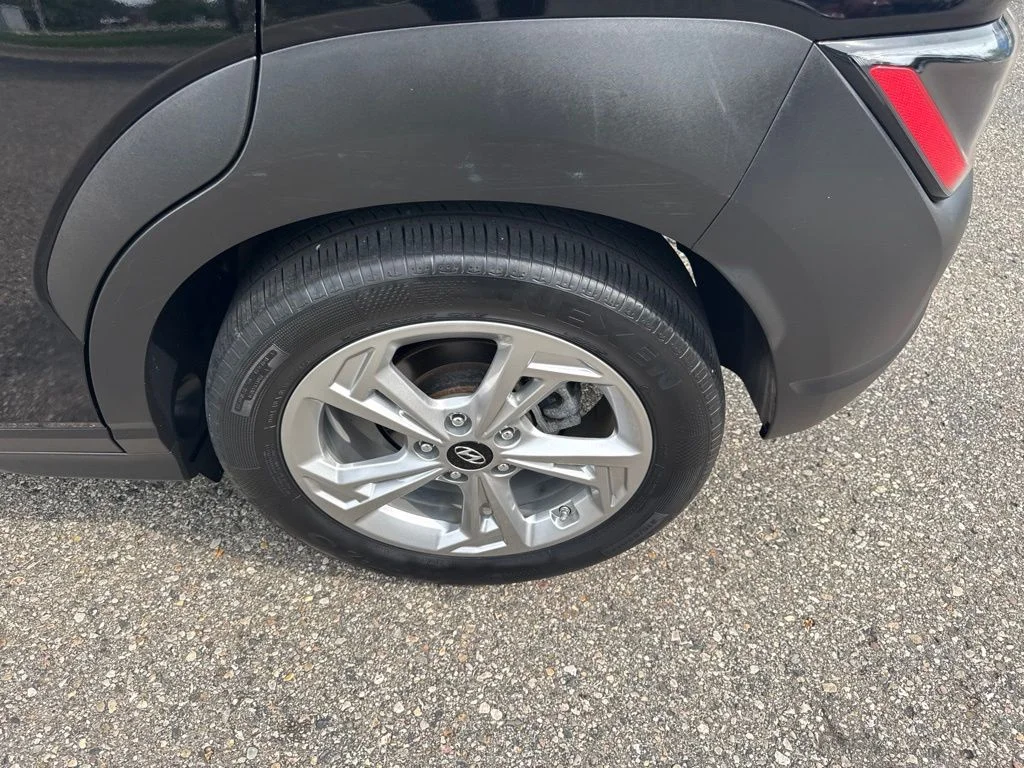 Used 2023 Abyss Black Hyundai SEL image 12