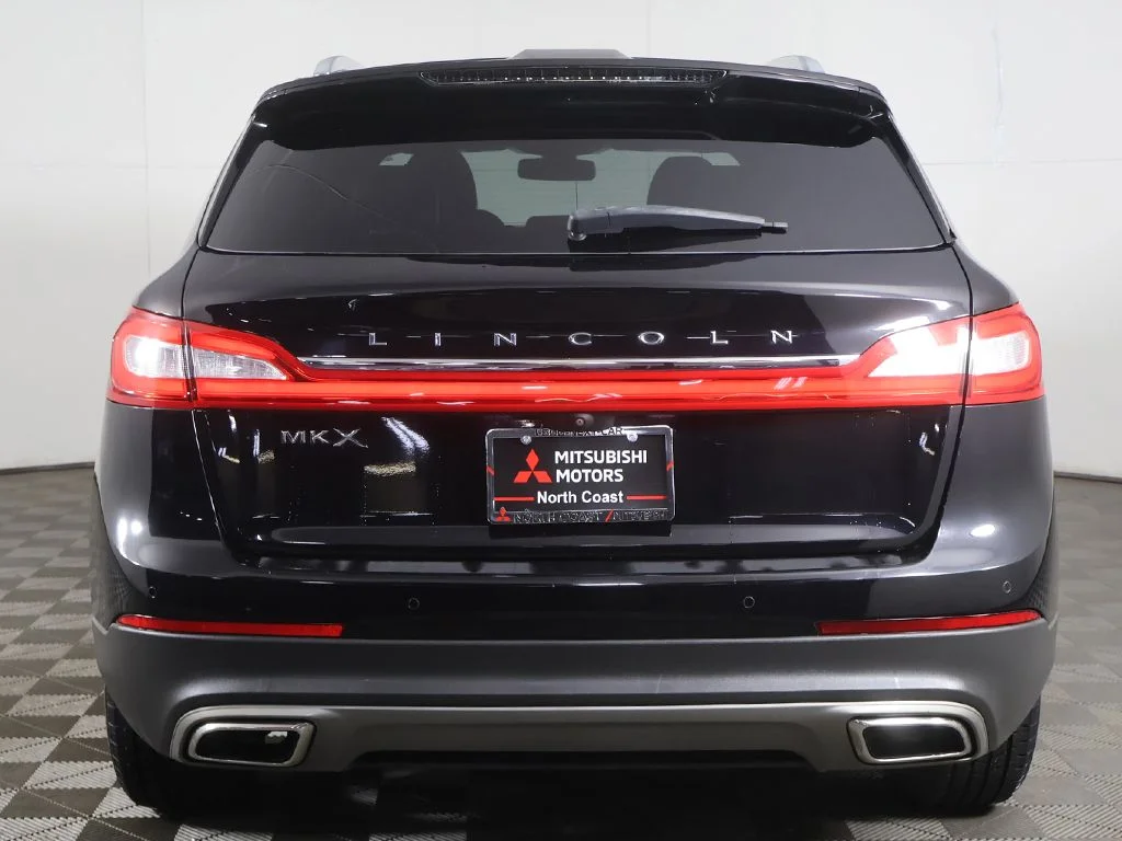 Used 2017 Black Lincoln Select image 13