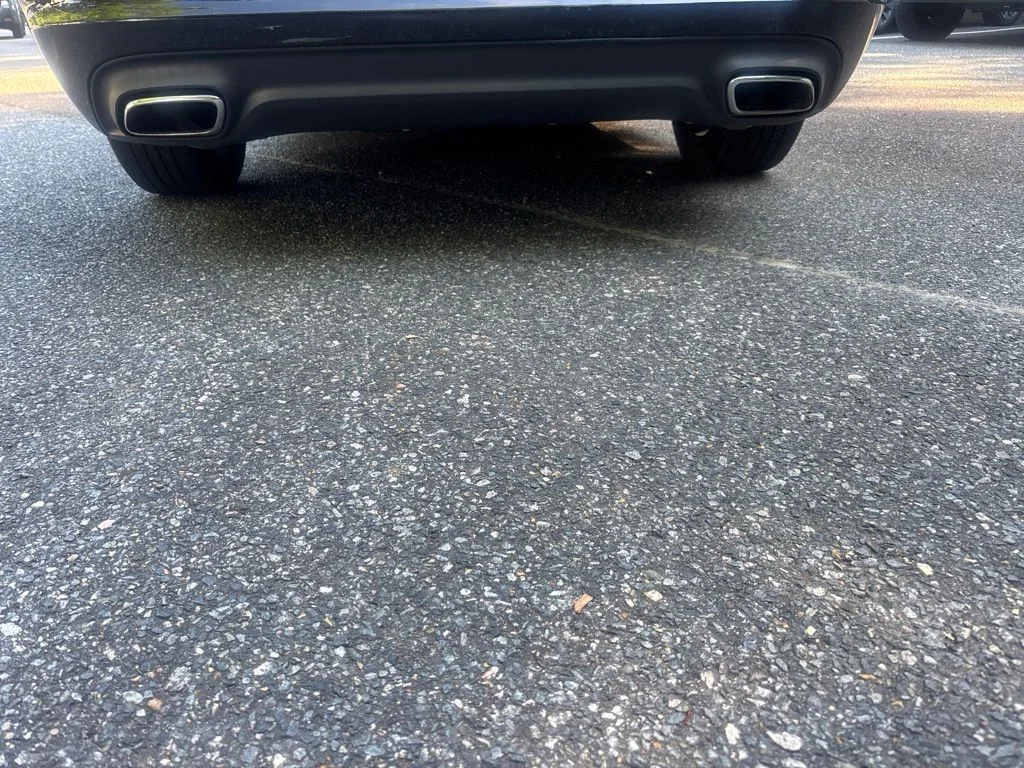 Used 2016 Black Dodge SXT image 4