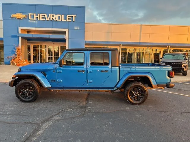 Used 2022 Blue Jeep Sport image 3