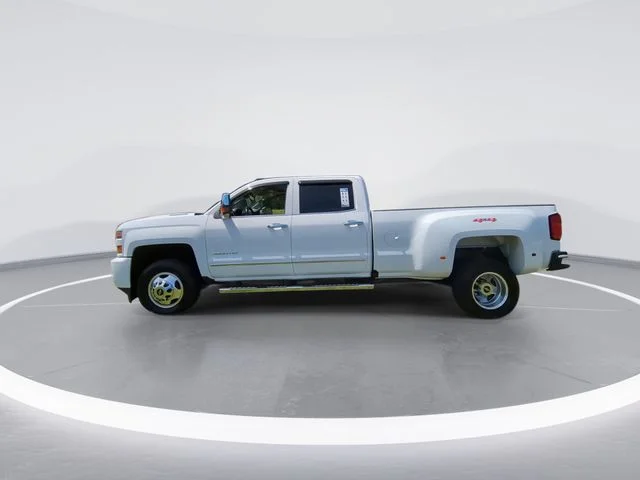 Used 2019 White Chevrolet LTZ image 5