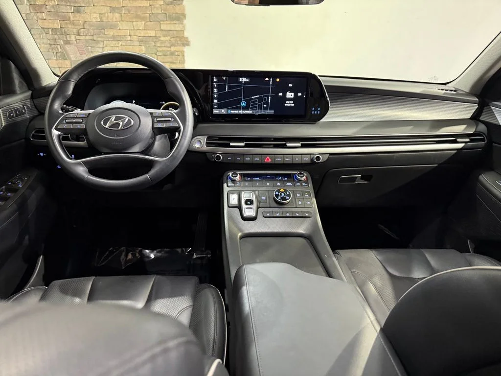 Used 2023 Graphite Hyundai Limited image 27