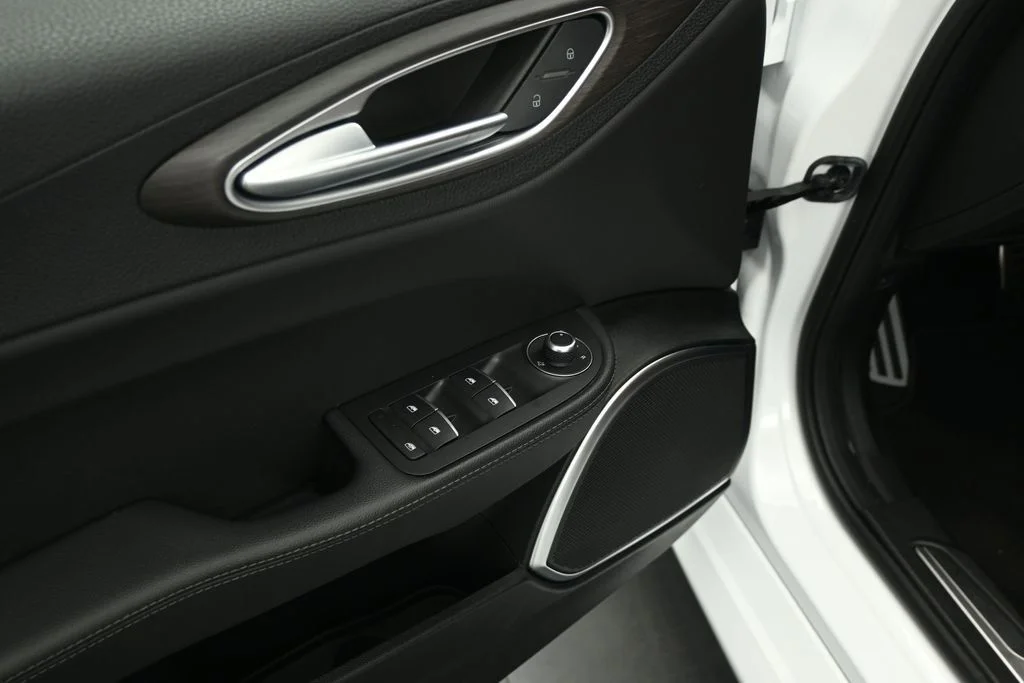 Used 2022 White Alfa Romeo Ti image 7