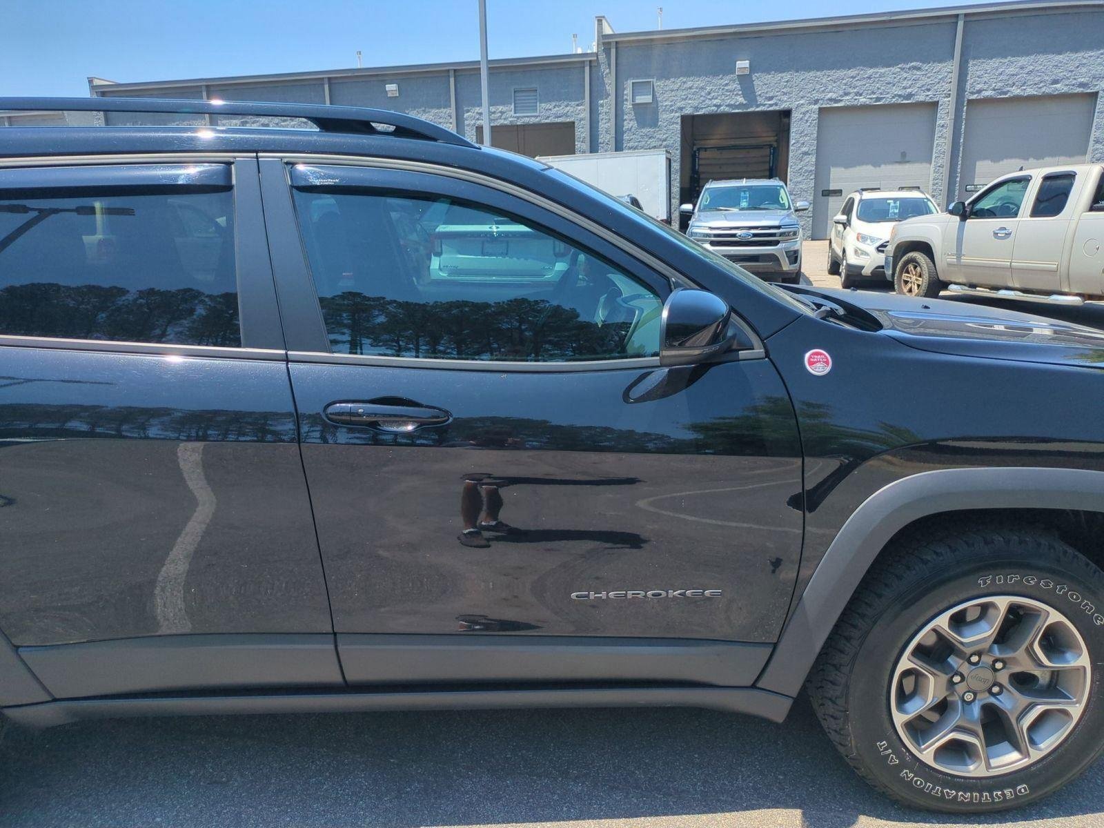 Used 2022 Diamond Black Crystal Pearlcoat Jeep Trailhawk image 35