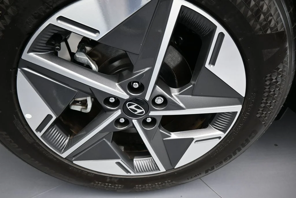 Used 2025 Ecotronic Gray Hyundai SEL Convenience image 44