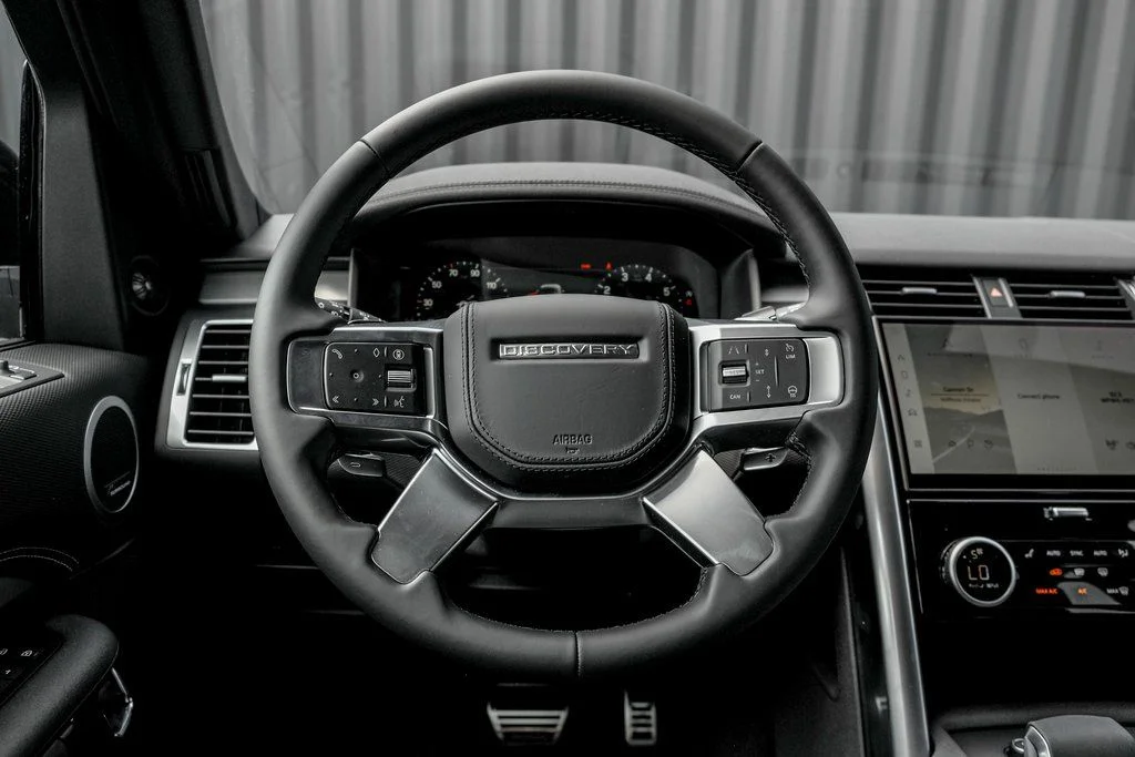 Certified Used 2025 Fuji White Land Rover Dynamic SE image 18