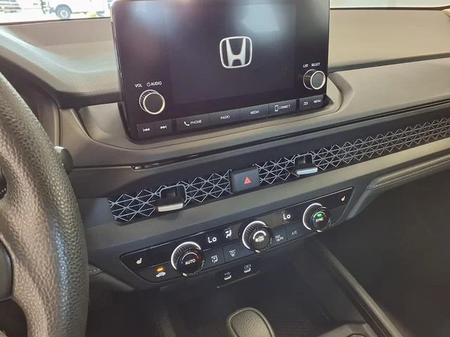 Certified Used 2025 Platinum White Pearl Honda SE image 11
