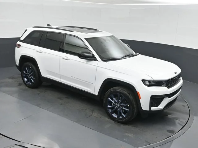 New 2026 Bright White Clear-Coat Exterior Paint Jeep  image 29