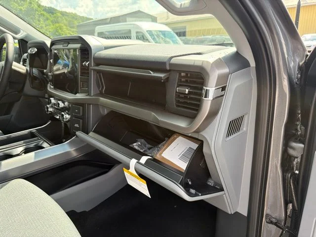 New 2026 Carbonized Gray Metallic Ford XLT image 32