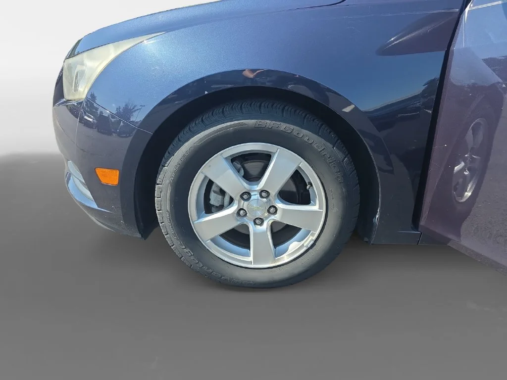 Used 2014 Blue Ray Metallic Chevrolet 1LT image 13