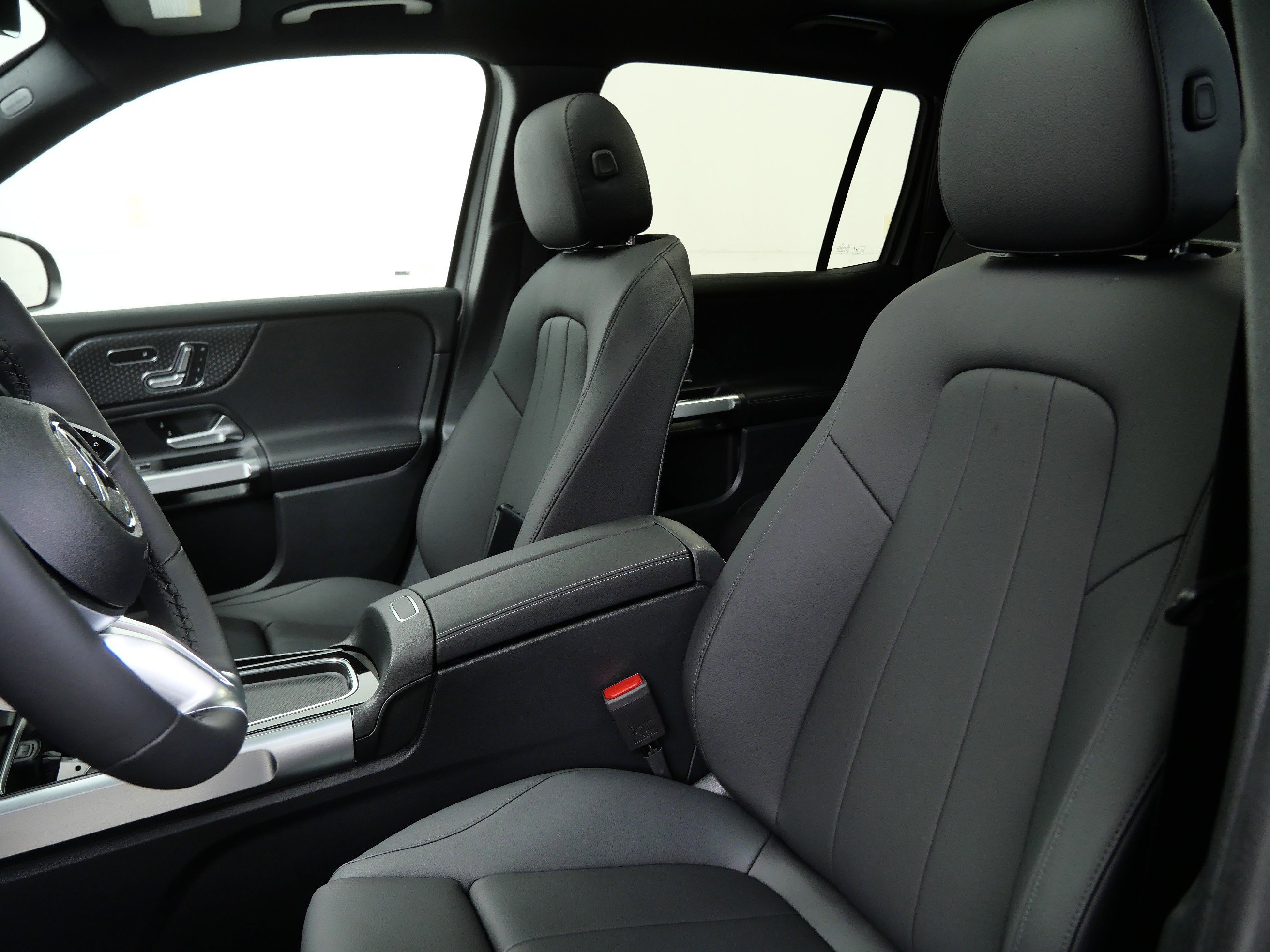 New 2026 Mountain Grey Metallic Mercedes-Benz GLB 250 image 8