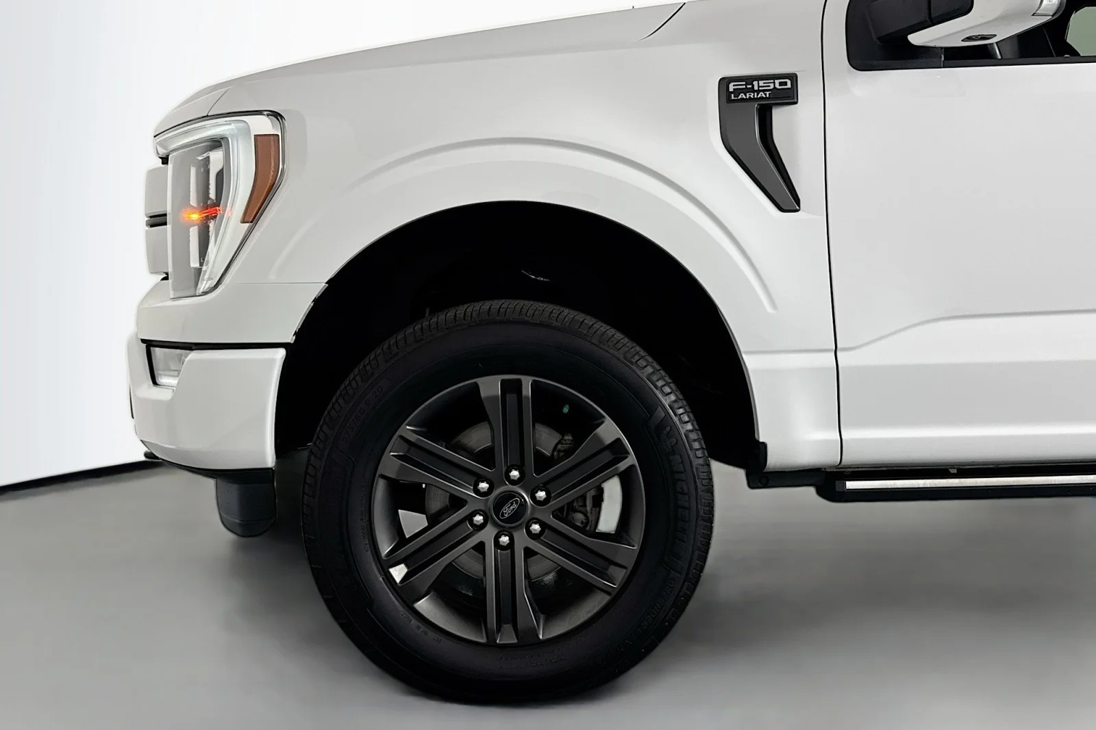 Used 2021 Oxford White Ford LARIAT 4X4 SUPERCREW image 11