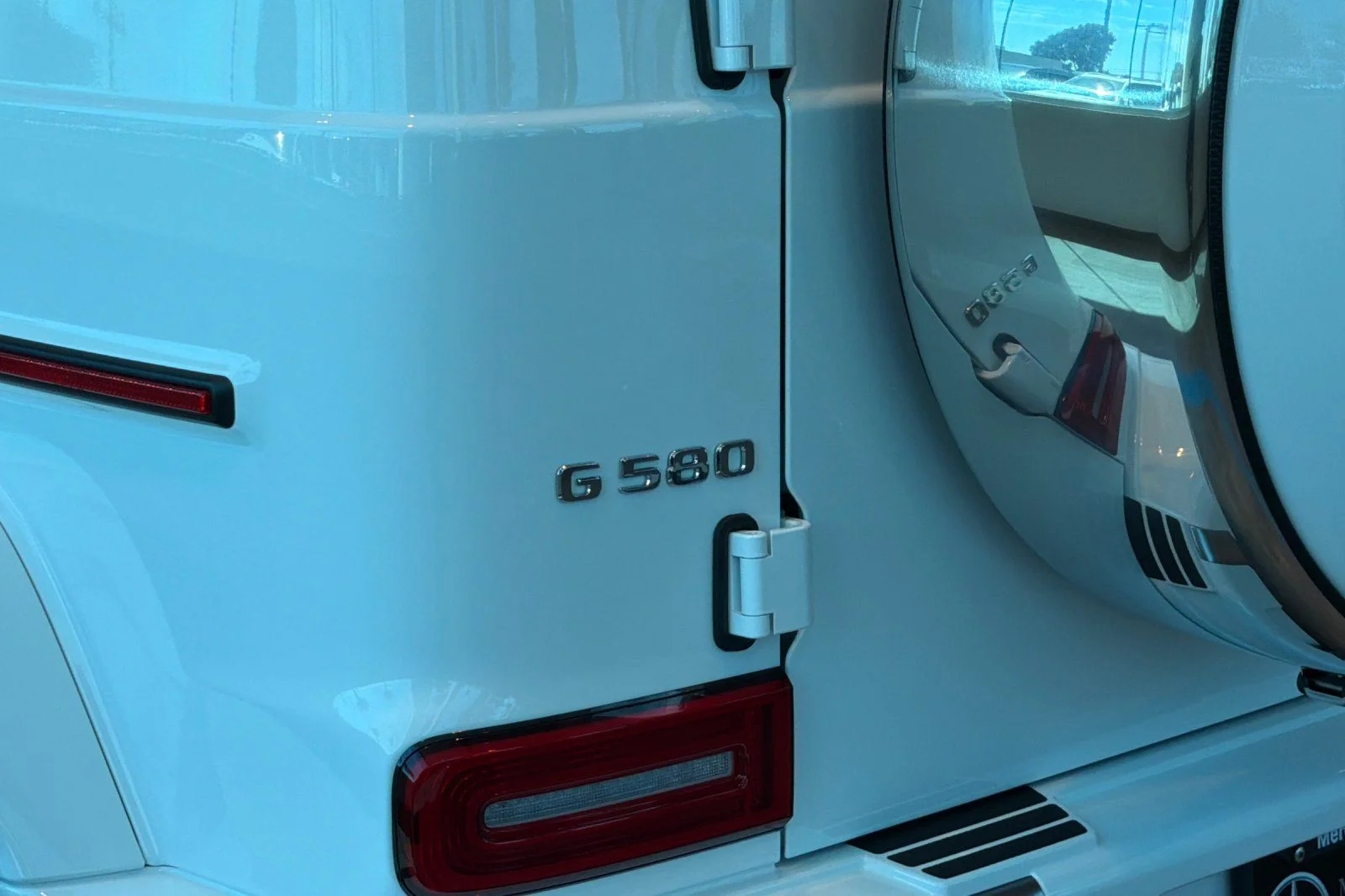 New 2027 Polar White Mercedes-Benz G 580 image 24