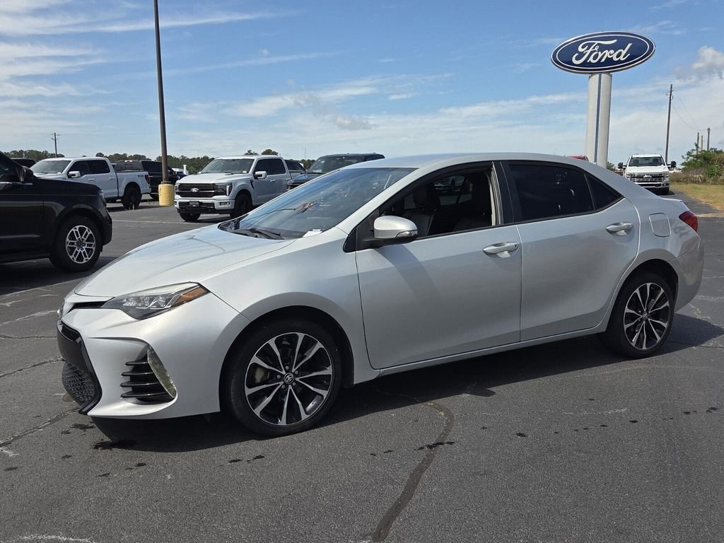 Used 2019 Silver Toyota SE image 3