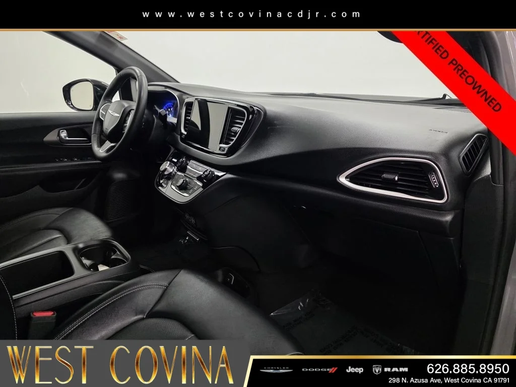 Used 2025 White Chrysler Select image 13