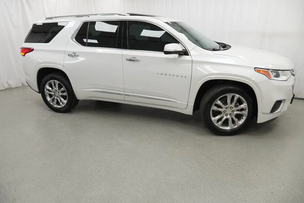 Used 2019 IRIDESCENT PEARL TRICOAT Chevrolet High Country image 5