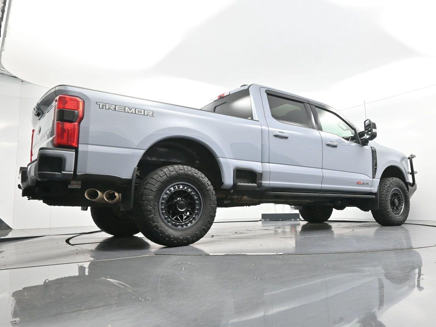 Used 2024 Glacier Gray Metallic Tri-coat Ford XL image 53