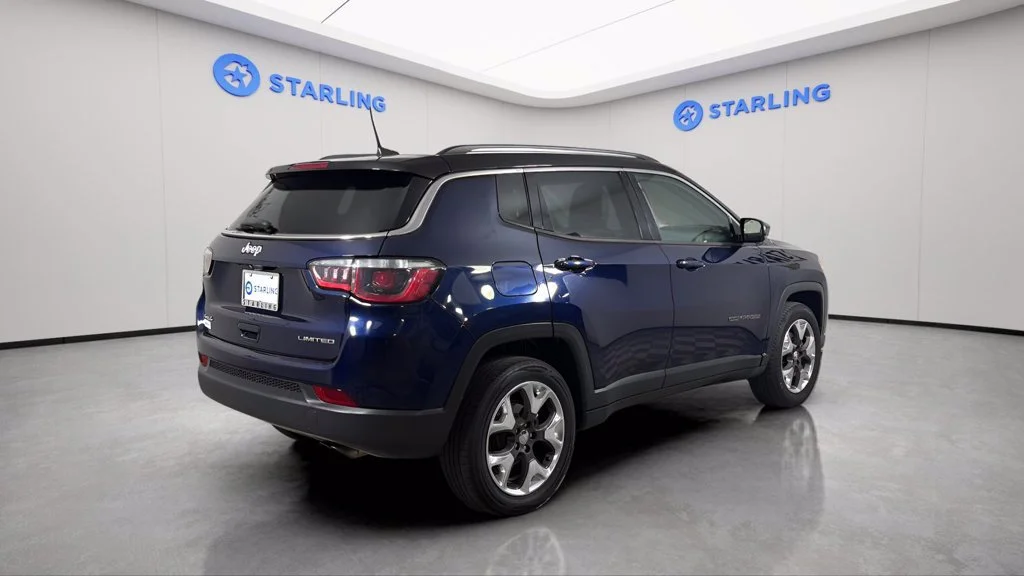 Used 2018  Jeep Limited image 9