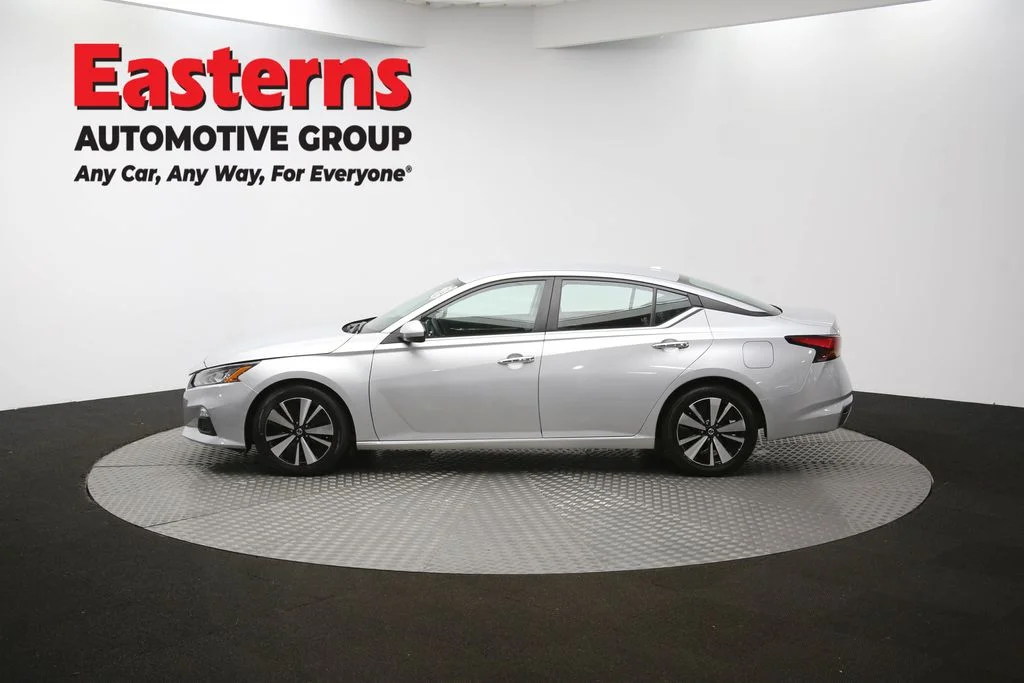 Used 2022 Silver Nissan 2.5 SV image 58