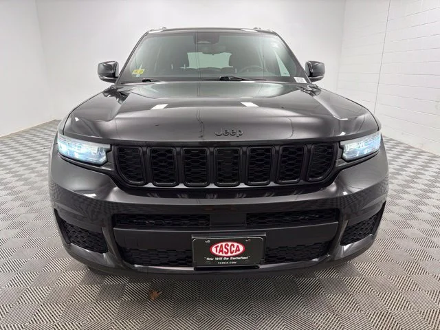 Used 2021 Black Jeep Altitude image 2