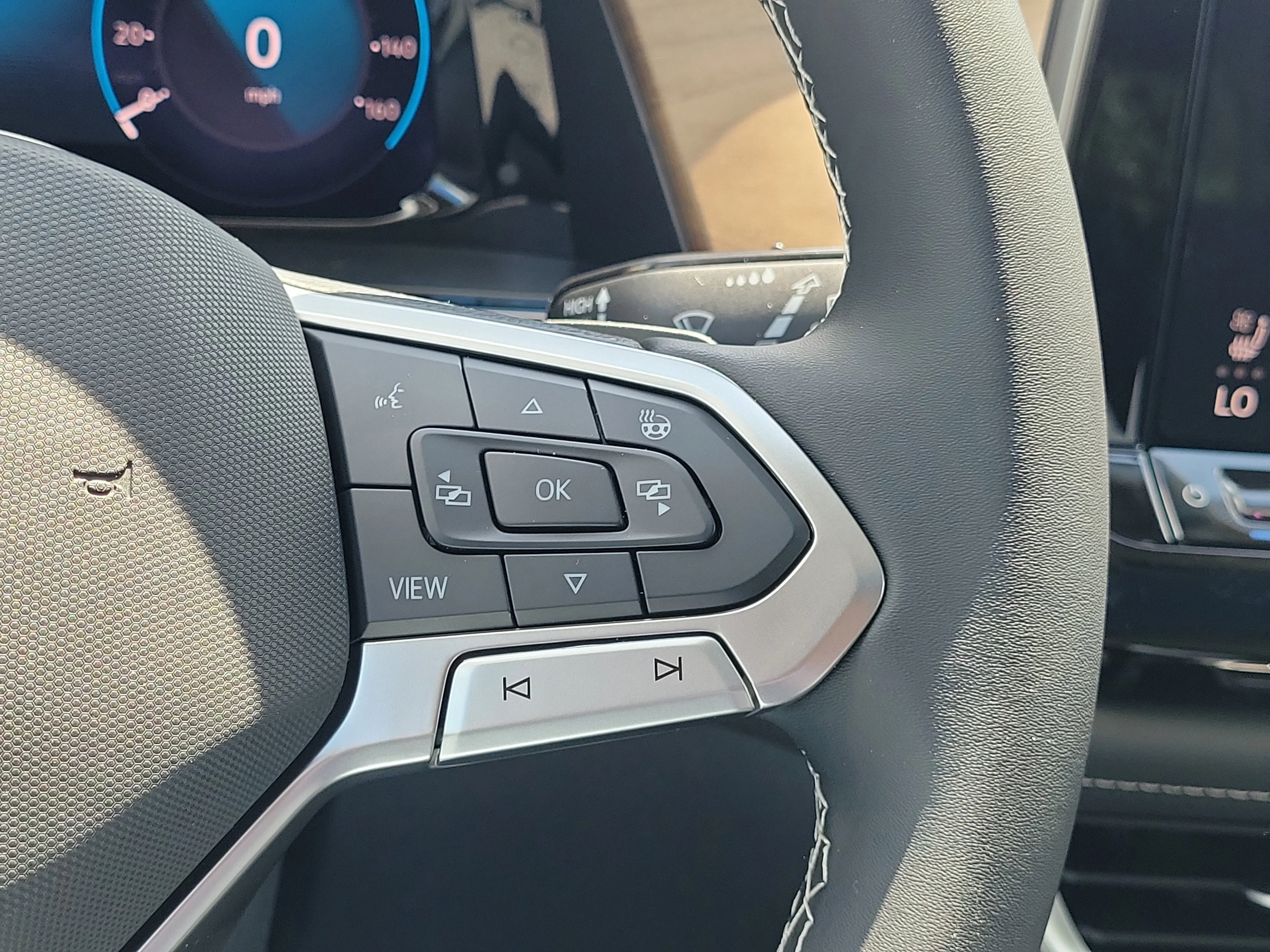 New 2026 White Volkswagen 2.0T SE w/Technology image 22