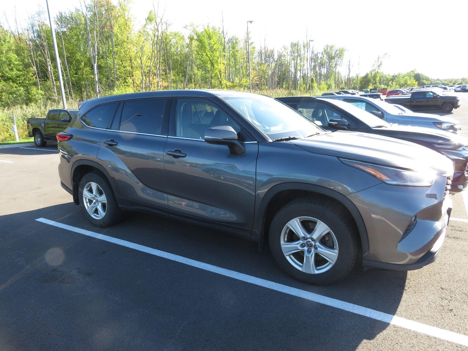 Used 2021 Magnetic Gray Metallic Toyota LE image 6