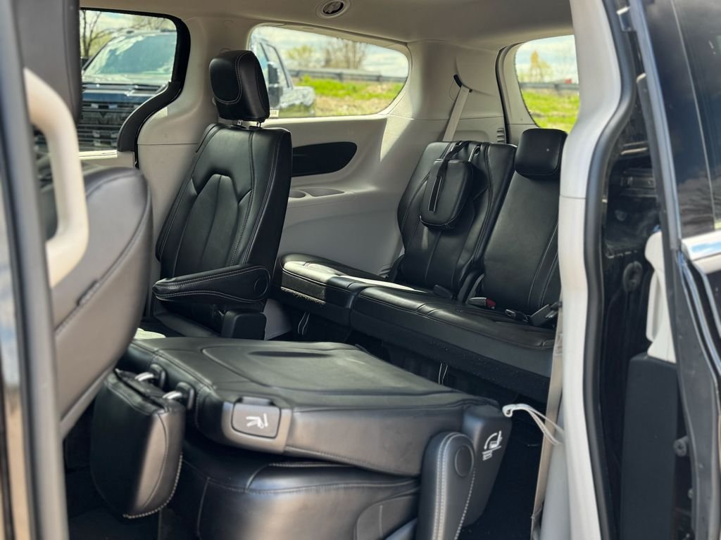 2024 Chrysler Pacifica Touring L - Photo 13