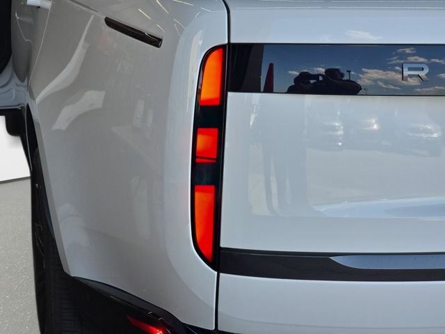 New 2026 Fuji White Land Rover SE LWB image 23