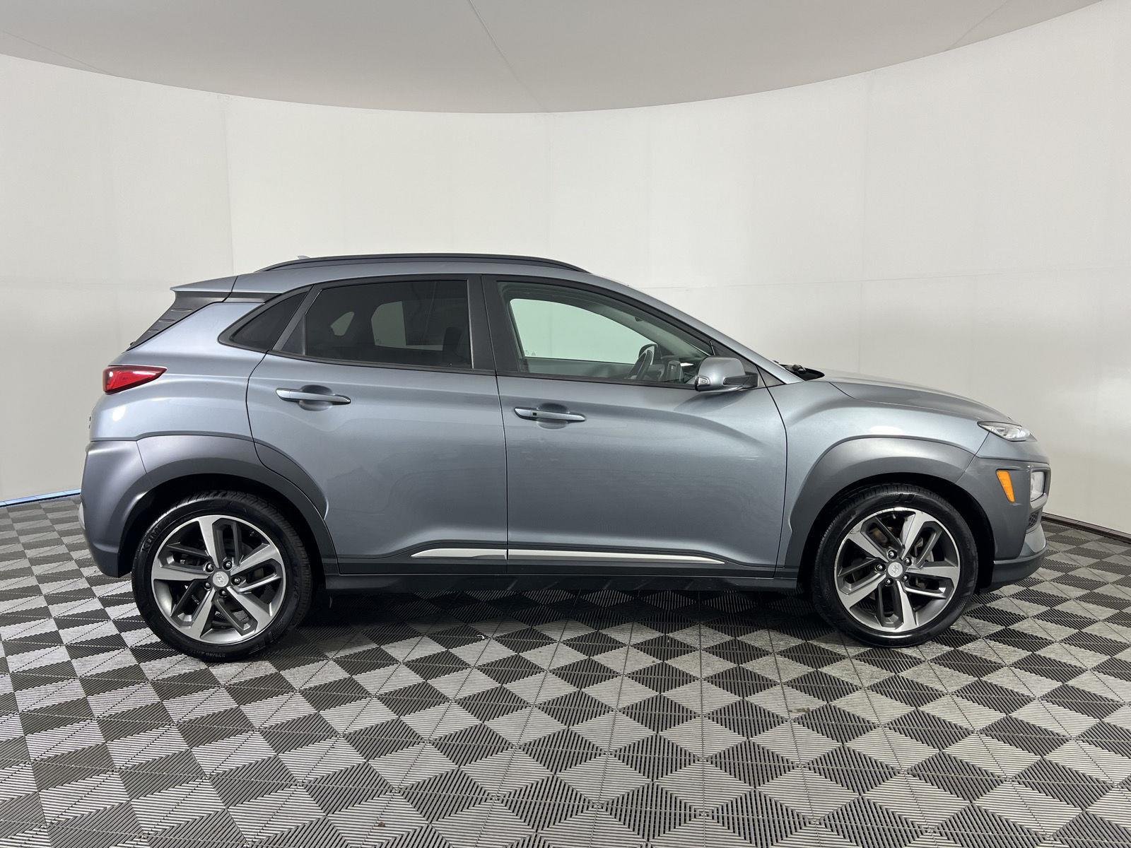 Used 2020 Sonic Silver Hyundai Limited image 2