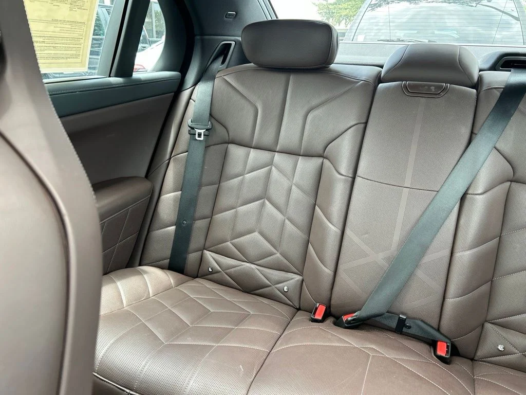 Used 2025 Carbon Black Metallic BMW 740i image 12