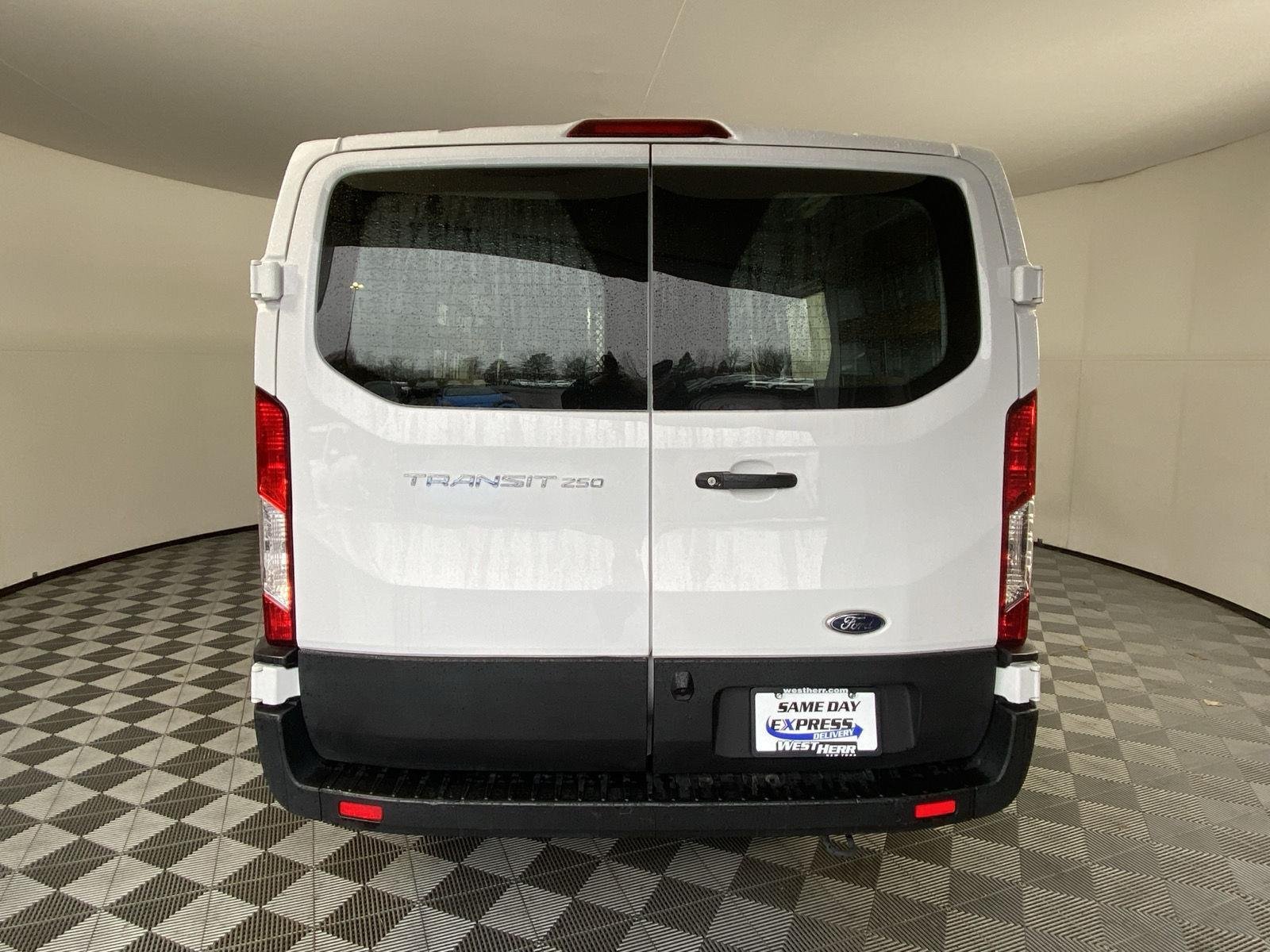 Used 2025 Oxford White Ford Base image 6