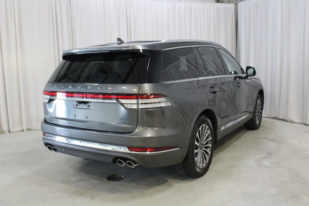 Used 2020 Gray Lincoln Reserve image 27