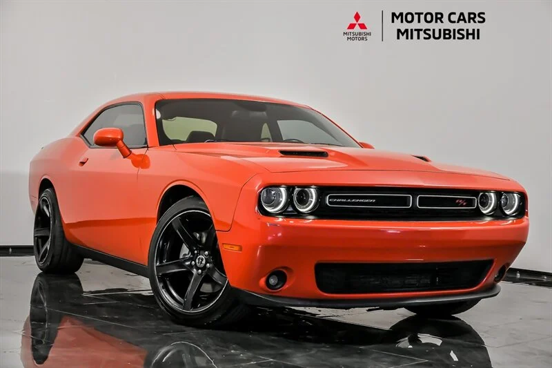 2016 Dodge Challenger SXT Plus's photo